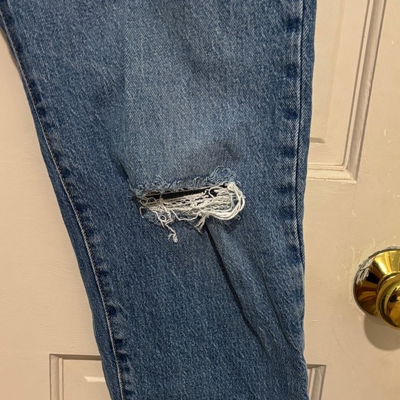 Levi's Women’s Wedgie Straight Fit Button Fly Cropped Jeans Distressed Size 27 - Picture 4 of 11